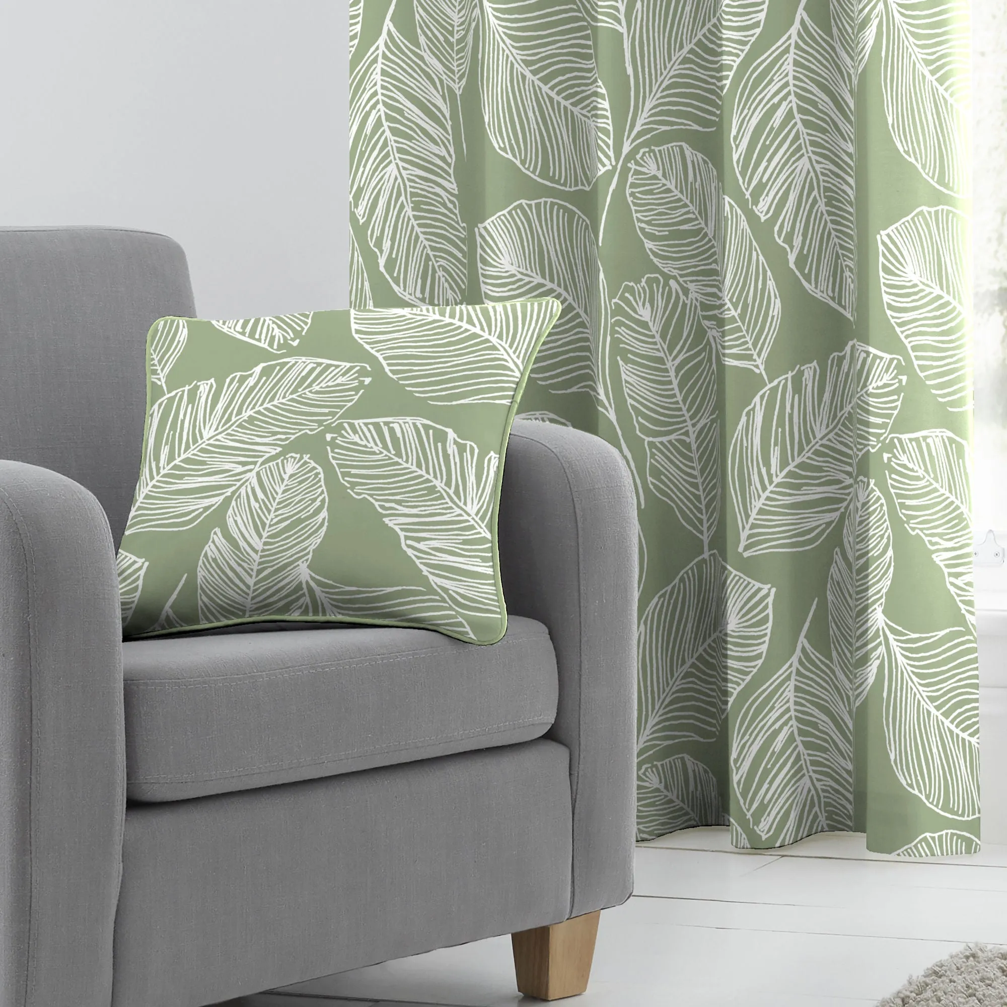 Matteo Cushion by Fusion in Green 43 x 43cm